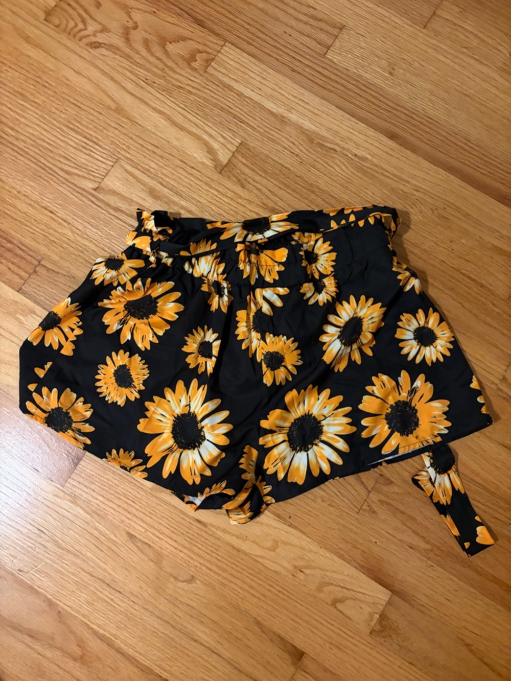SHEIN Black High-Waist Sunflower Print Shorts